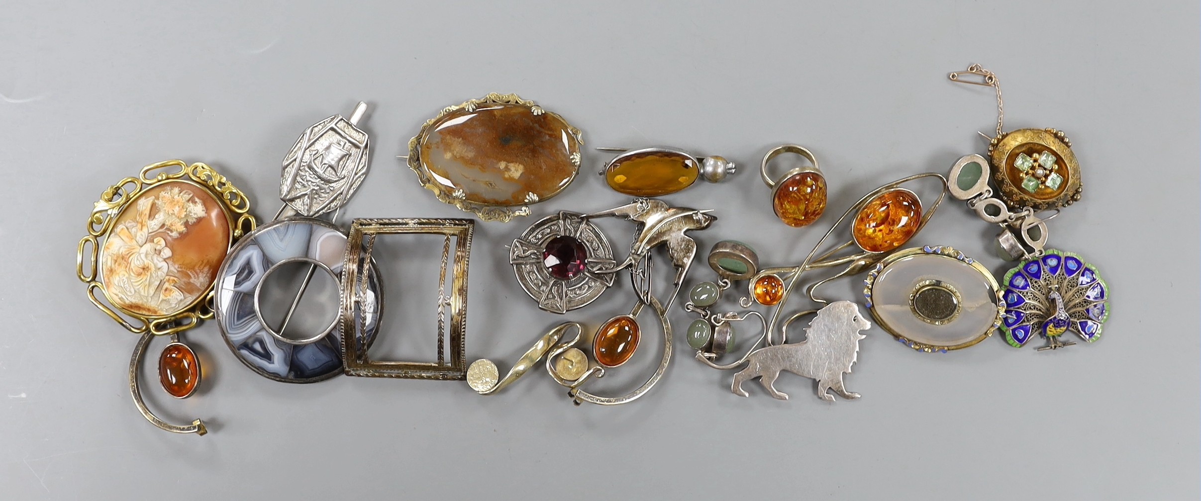A mixed group of jewellery including a Victorian yellow metal and gem set oval brooch, a filigree white metal and enamel peacock brooch, a white metal and paste set swallow brooch, Scottish hardstone set brooch, pinchbec